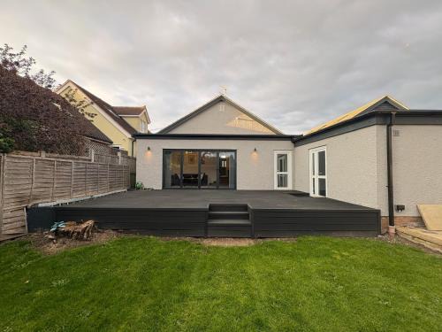 Braintree House | Bright Modern Home with Garden with Free Parking