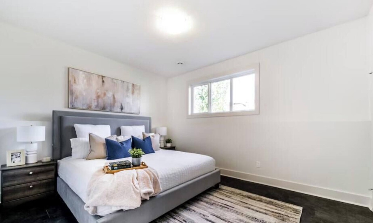 Jasper Place Apartment | Bright Modern Suites - King Beds - NFLX - WiFi - LongStays