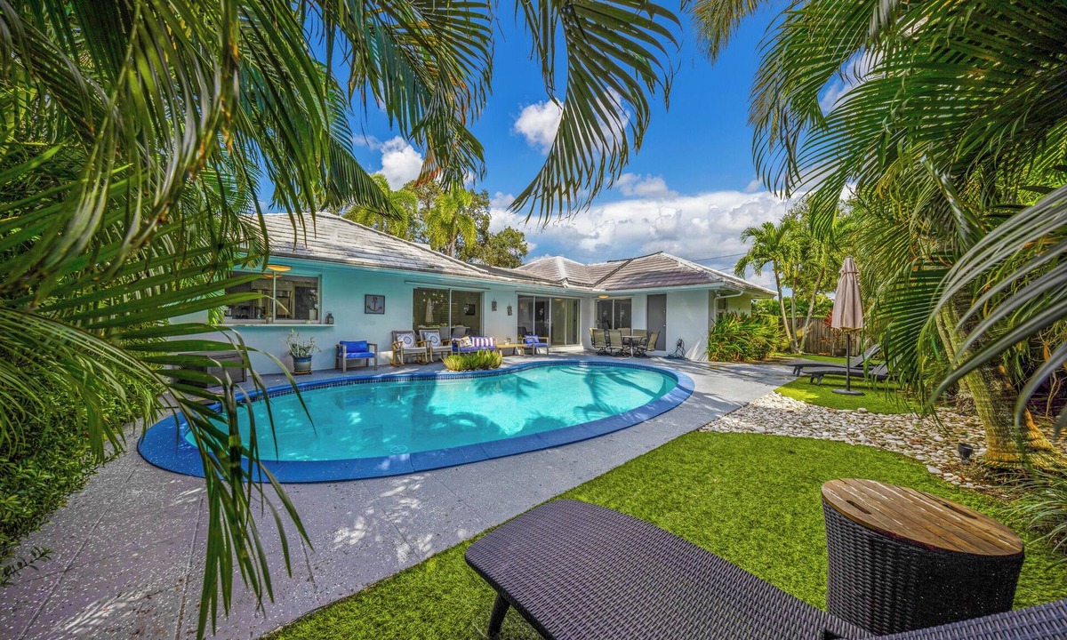 Imperial Point Villa | Bright & Modern Villa with Private Pool in Fort Lauderdale - 30 min to FIFA!