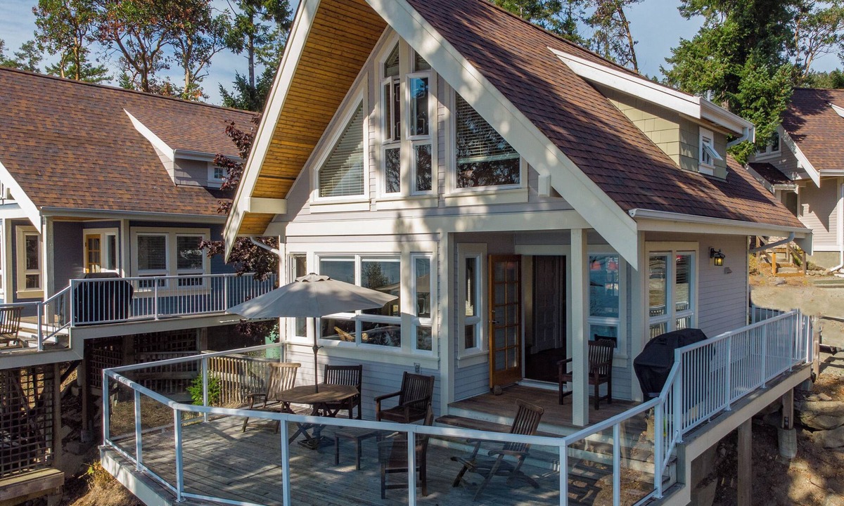 Pender Island Cottage | Bright Ocean View Cottage on Pender Island! COB 6