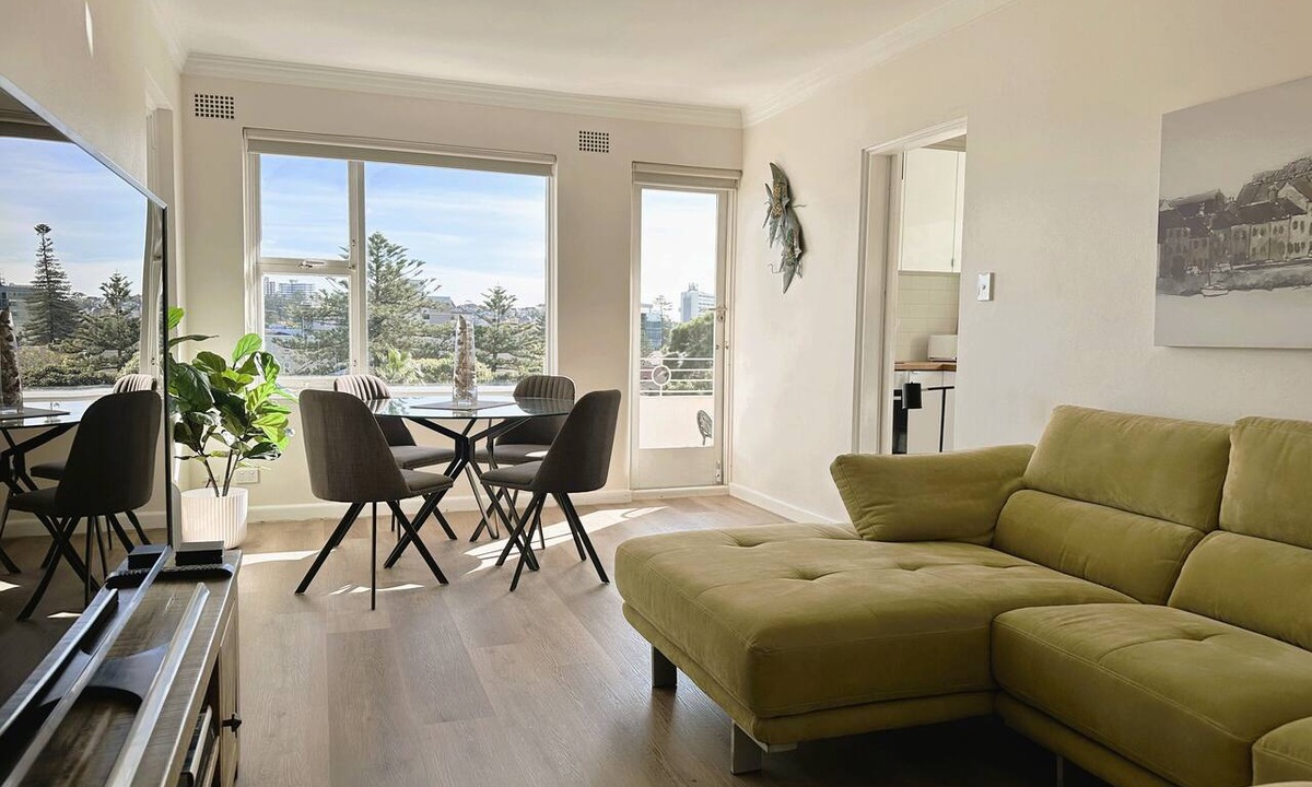 Manly Apartment | Bright & Peaceful Top-Floor Retreat with Harbour Views