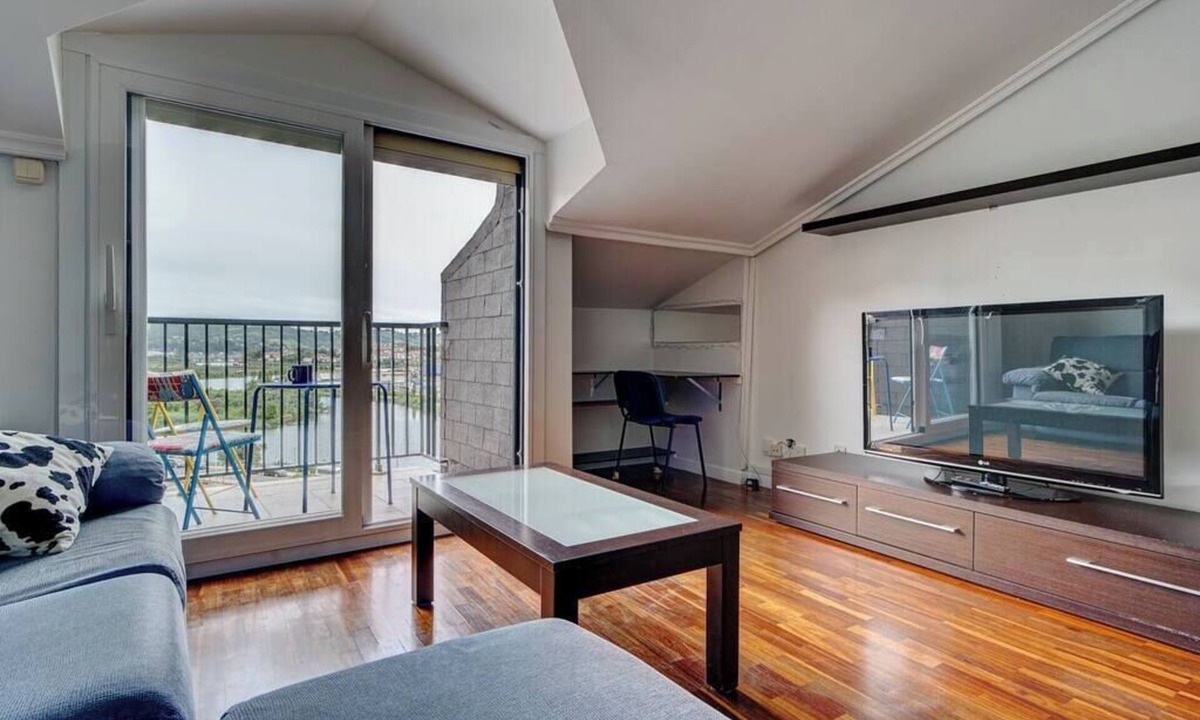 Behobia Apartment | Bright penthouse with terrace, Irún | Parking | 4Pax, IR Property Management