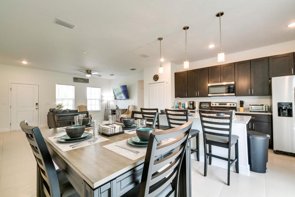 Ocala House | Bright, Pet-Friendly Home: 16 Mi to Downtown Ocala