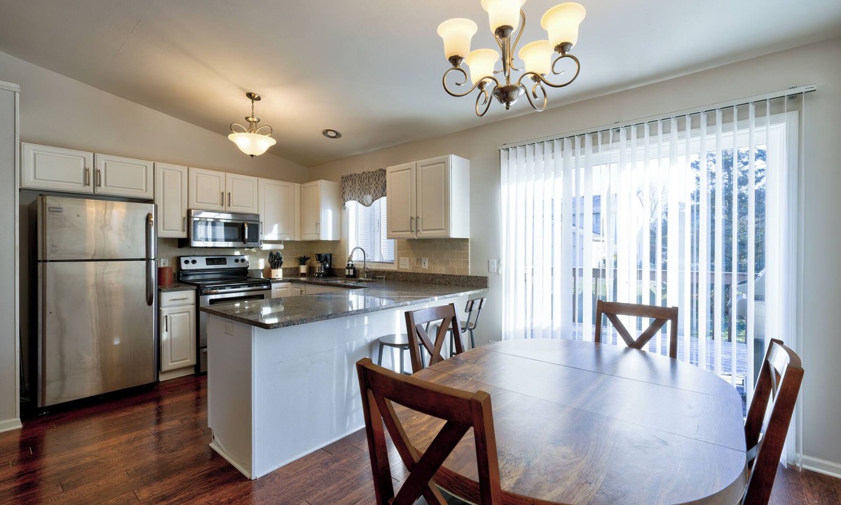 Village of Cottage Grove House | Bright, Private 3BR Duplex Unit with Parking in Cottage Grove