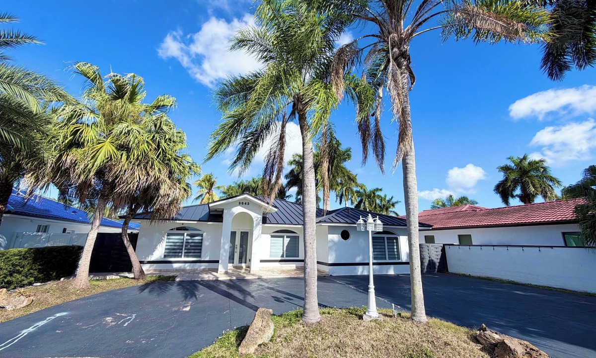 Tamiami Apartment | Bright Private Studio w/Patio & Entrance - Miami