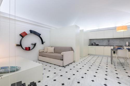 Cavi Apartment | Bright Sea View Home, Steps from the Beach