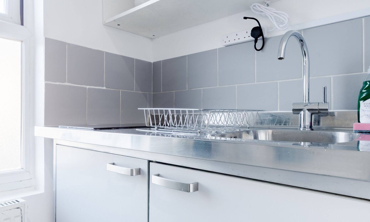 Harrow Road Apartment | Bright Single Studio in Vibrant Harrow Road Area