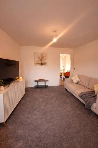 Rotherham House | Bright & Spacious 3-Bed Rotherham Home Ideal for Families or Contractors