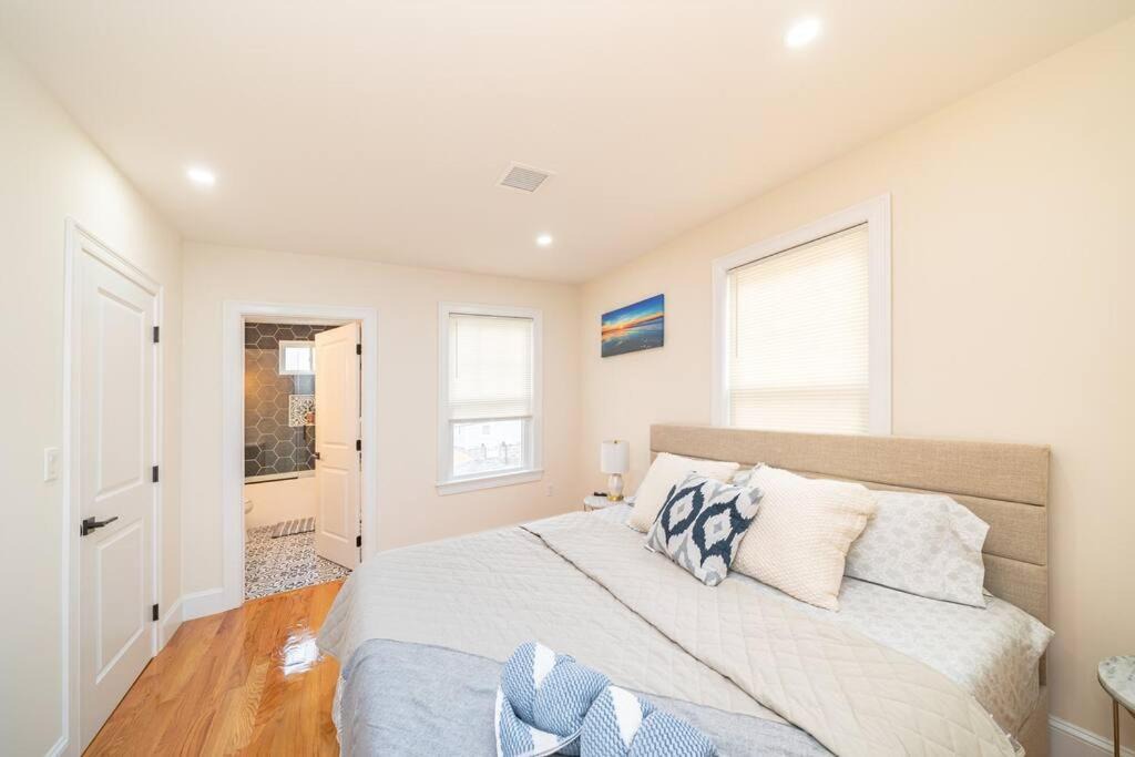 St. Marks Apartment | Bright & Spacious 4BR & 2BA Boston Apt - Bathtub, Free Parking near Red Line 802