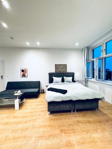 Liesing Apartment | Bright & Spacious 4BR Apt Near Kaufpark Alterlaa