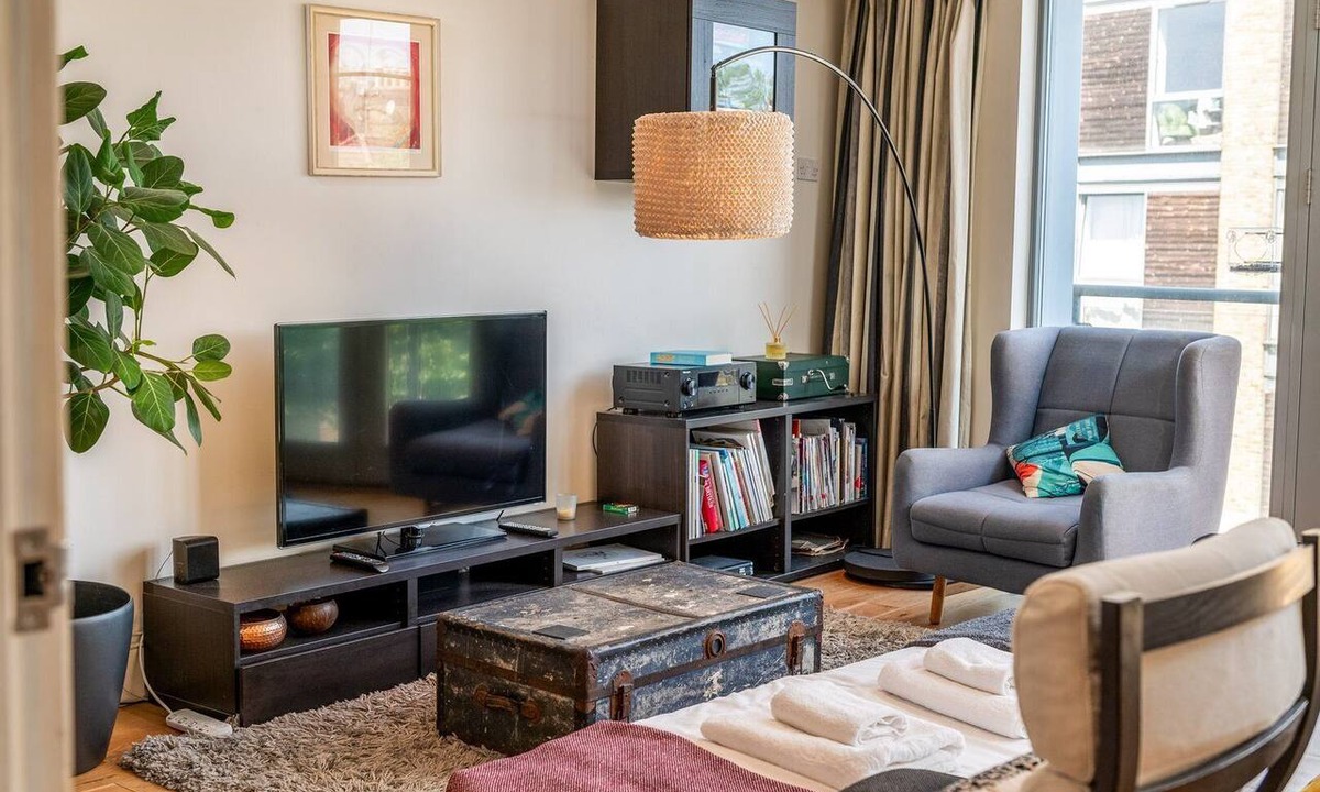 Queenstown Apartment | Bright & Spacious Battersea Flat