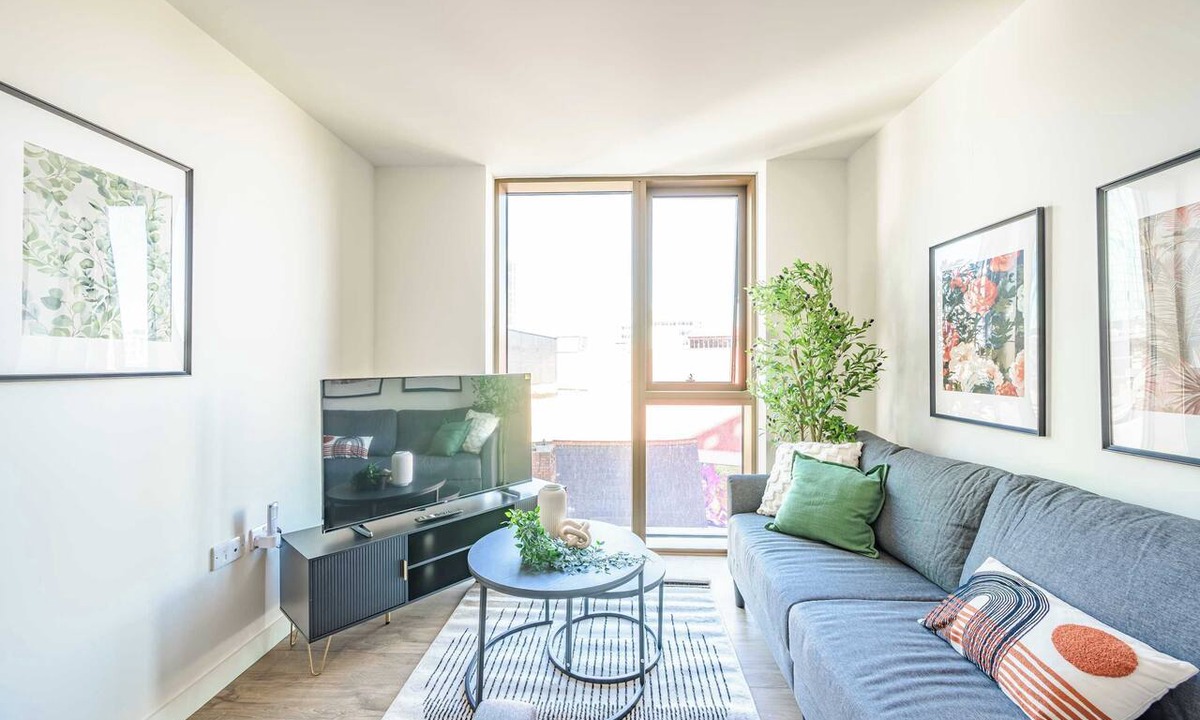 Birmingham City Centre Apartment | Bright & Spacious Central Birmingham 1 Bed Flat