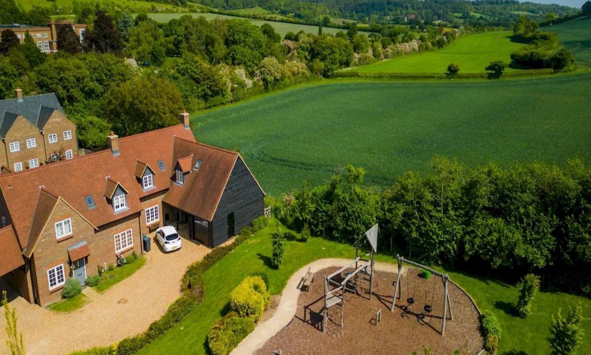 Saunderton House | Bright & Spacious Chilterns Hideaway - Pass the Keys