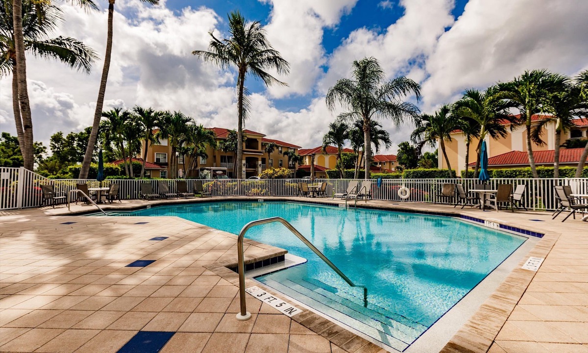 Pelican Condo | Bright, Spacious Condo w/Pool, Close to Beaches!