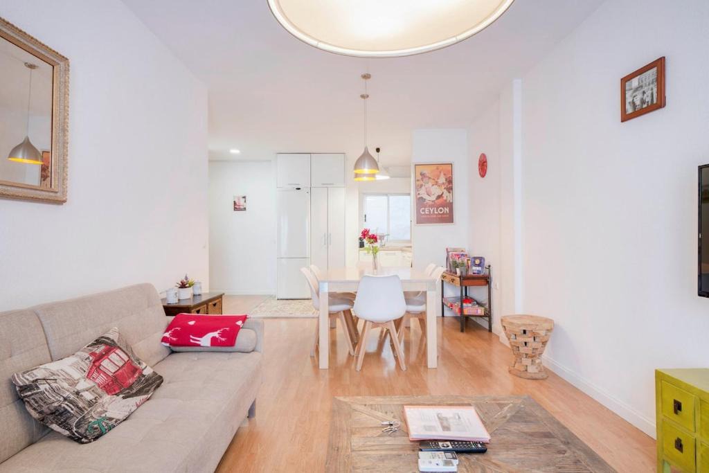 San Felipe Neri Apartment | Bright Spacious Cozy Apt in Historic Malaga Shops
