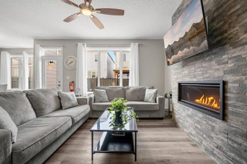 Southwest Calgary House | Bright & Spacious Family Retreat