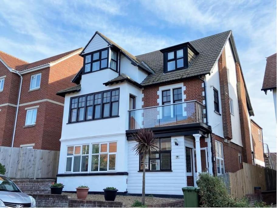 Sheringham Apartment | Bright, spacious flat close to beach, Cliff Road