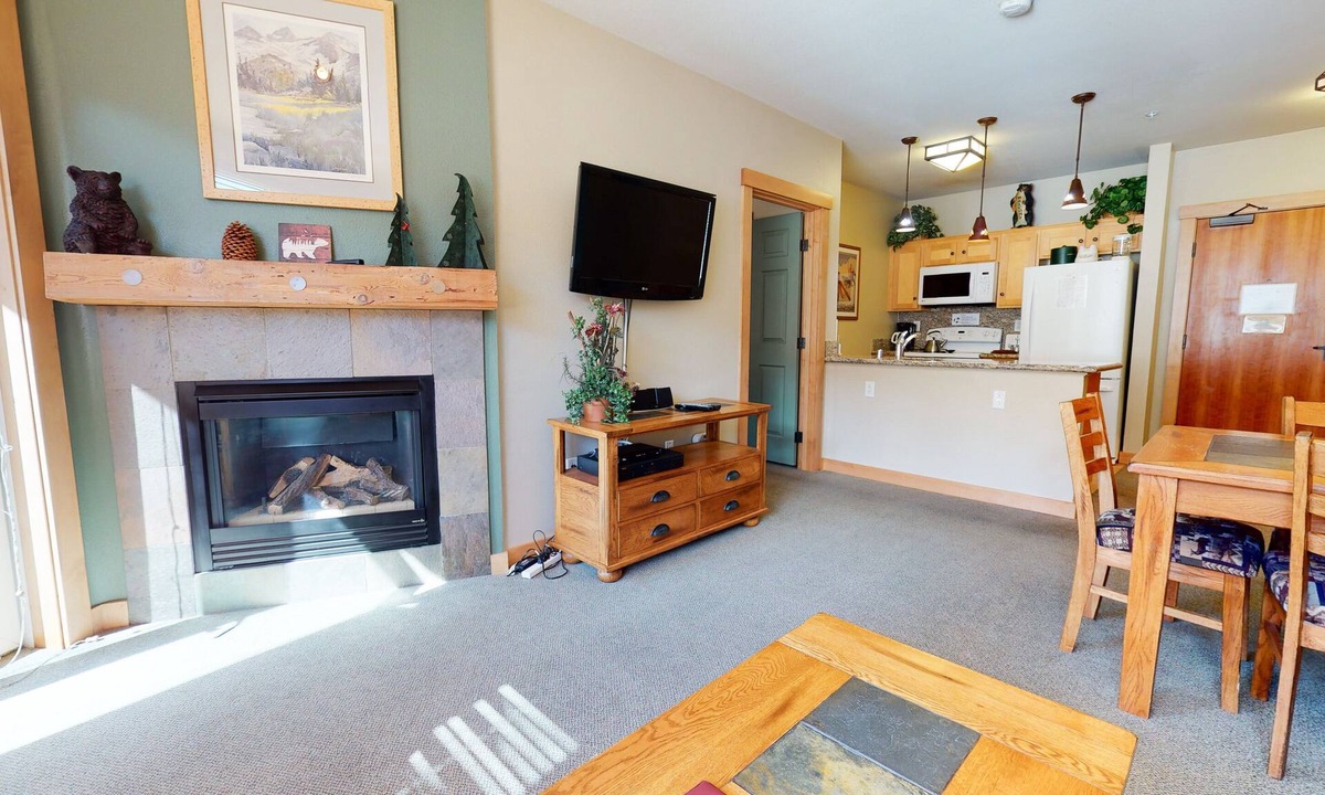 Mammoth Lakes Condo | Bright Spacious Mountain Modern! Quiet Location near Biking Trails, Pool