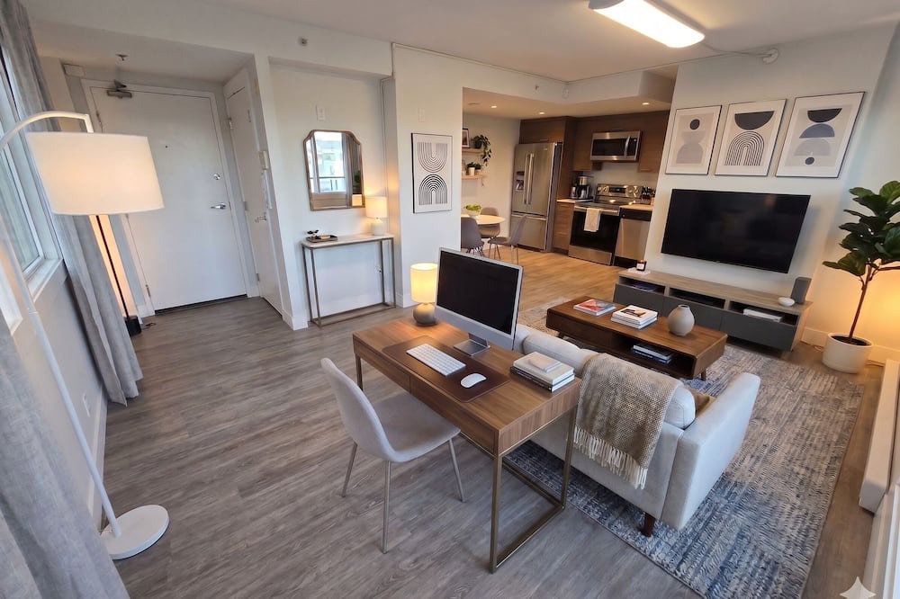 Sunset Apartment | Bright & Spacious | Private |Clean | A/C | WiFi