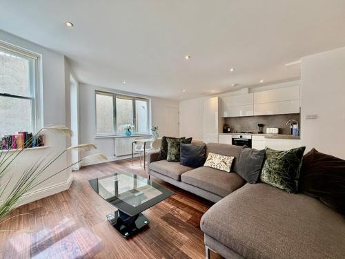 East Walworth Apartment | Bright & Spacious Private 1BR in Elephant & Castle