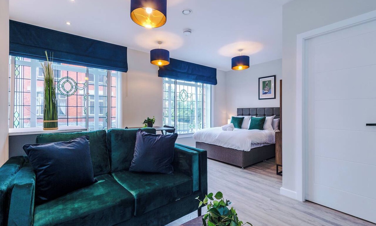 Southport Apartment | Bright & Spacious Studio | Elysée Suites Southport