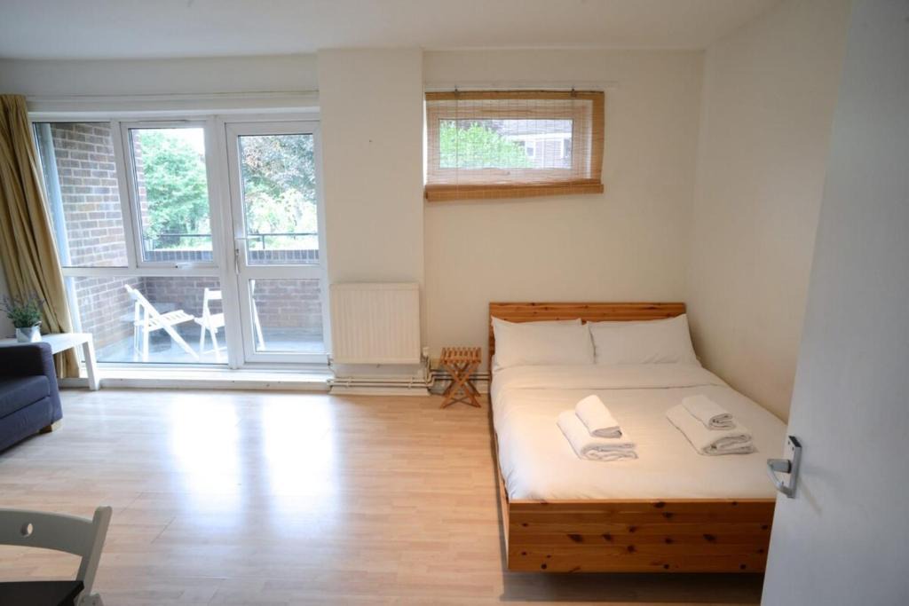 Deptford Apartment | Bright & Spacious Studio Flat in SE8