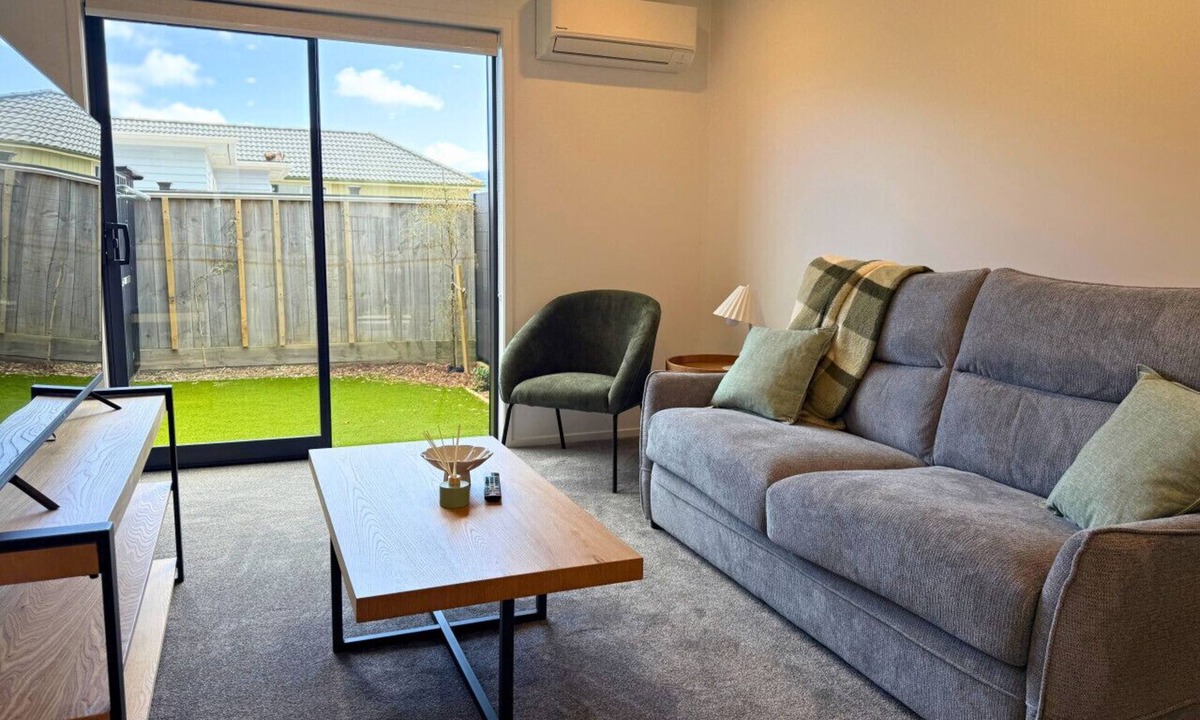Lower Hutt Villa | Bright & Spacious Wellington Townhouse