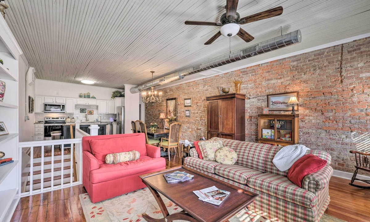 Spencer Apartment | Bright Spencer Apartment - Newly Renovated!