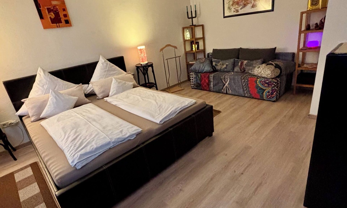 Bayreuth Apartment | Bright studio apartment - central, close to the train station, Bayreuth