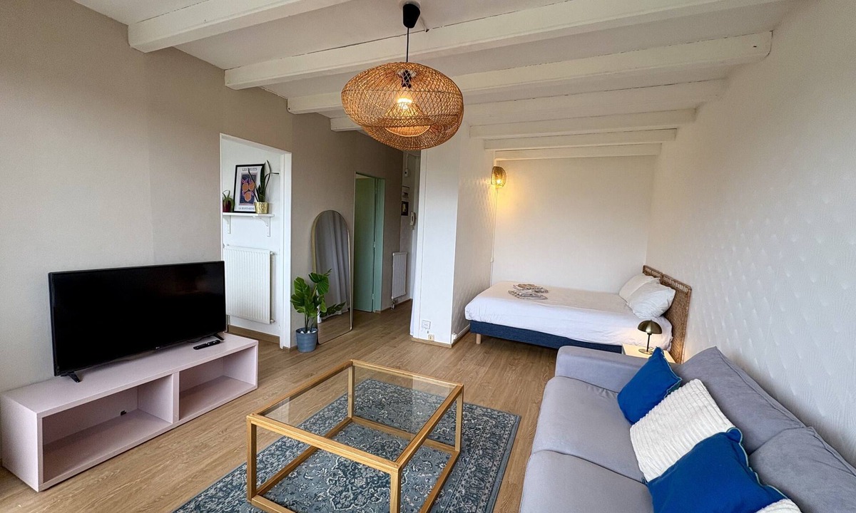 Lestonat - Monsejour Apartment | Bright studio apartment with balcony