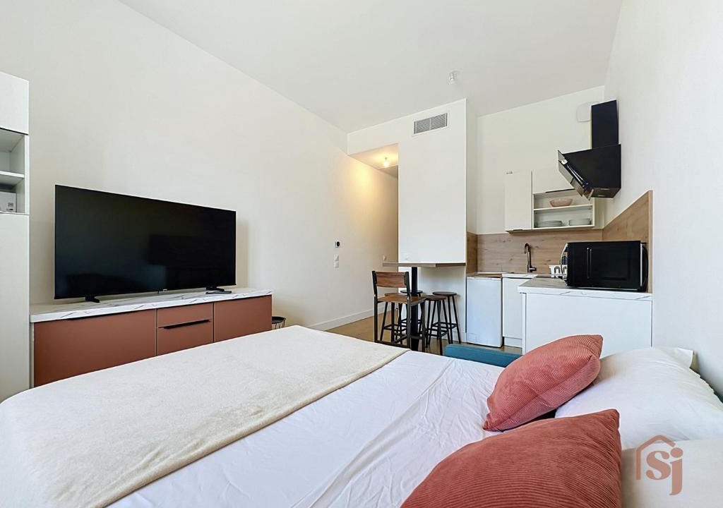 Opera Apartment | Bright Studio Flat - City Center - AirConditioning
