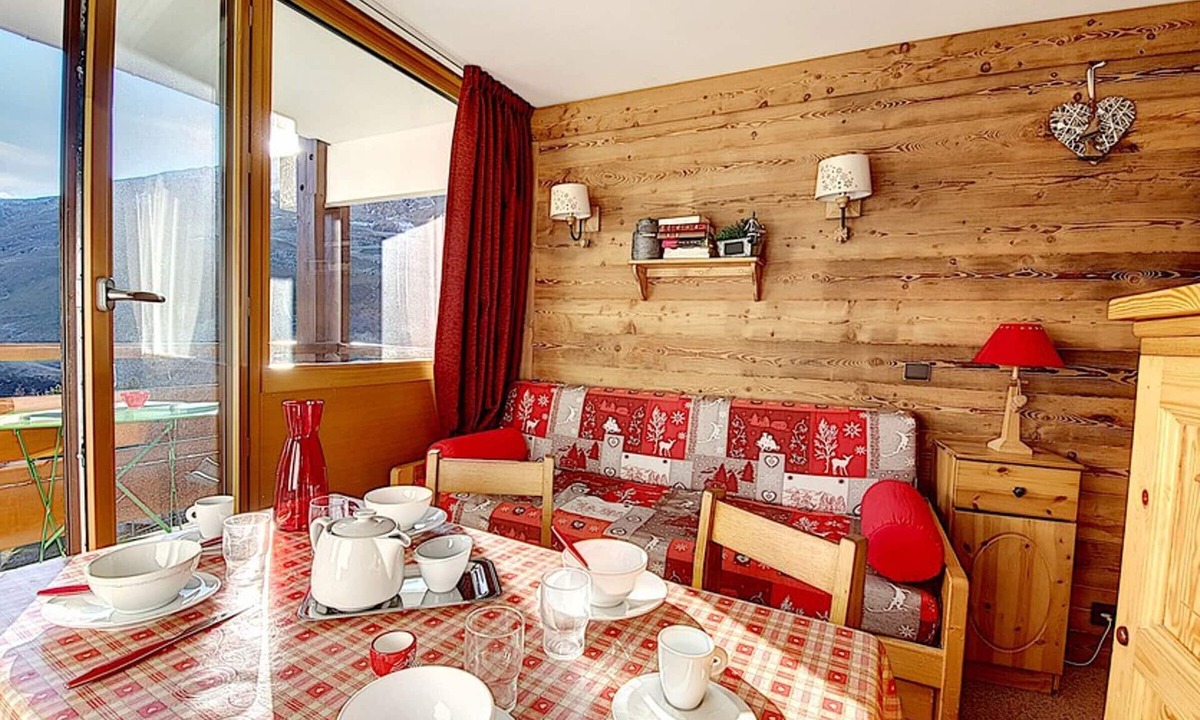 Les Menuires Apartment | Bright studio in center with balcony