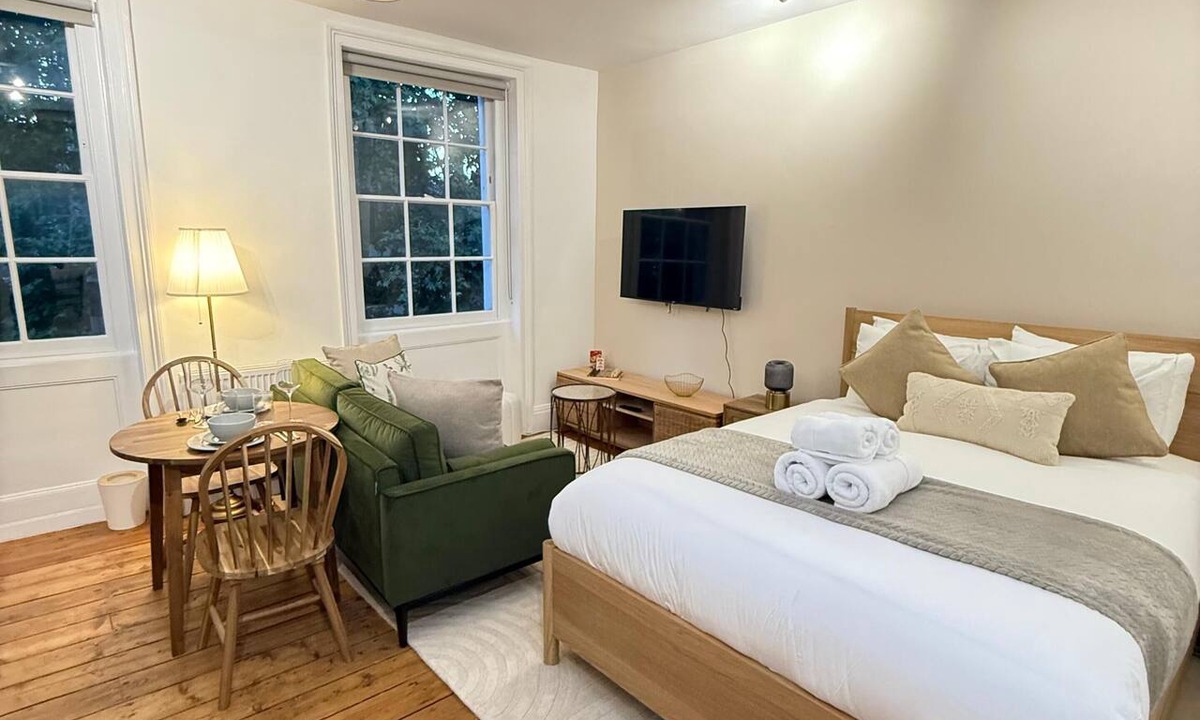 Kings Cross St. Pancras Apartment | Bright Studio in Central London