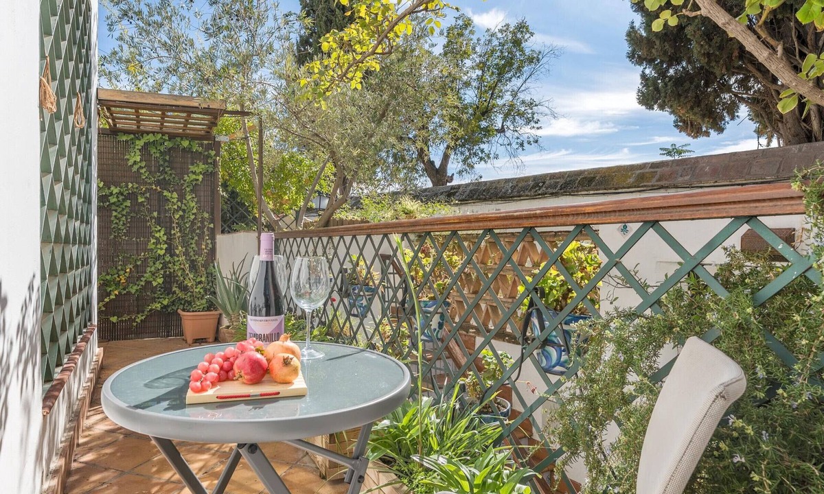 Beiro Apartment | Bright studio in Granada with private terrace