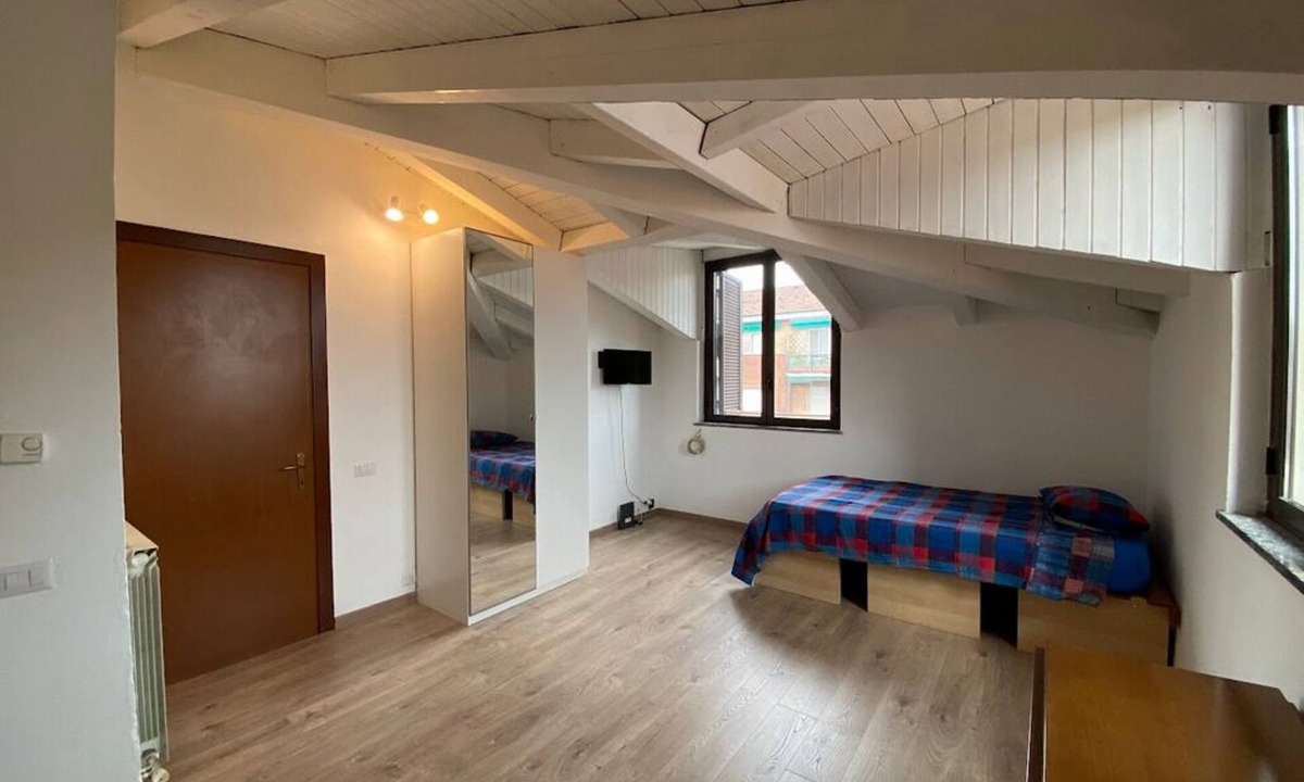 Zona Padova Apartment | Bright Studio, top Floor, 1 or 2 People, Long Stay, Next to Metro!