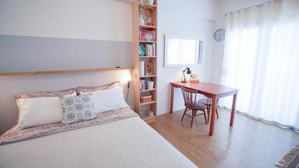 Muntinlupa Apartment | Bright studio w/ balcony @ East Bay Residences