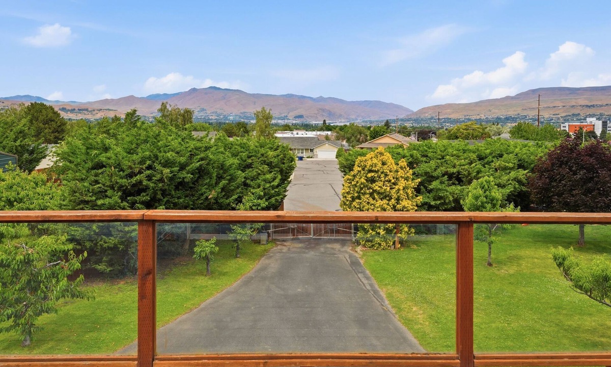 Wenatchee Apartment | Bright Studio w/Valley Views Near Hospital