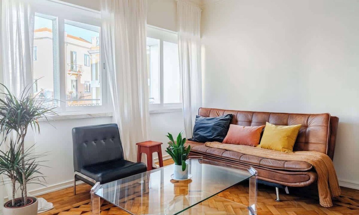 Cacilhas Apartment | Bright Studio with Terrace in Almada