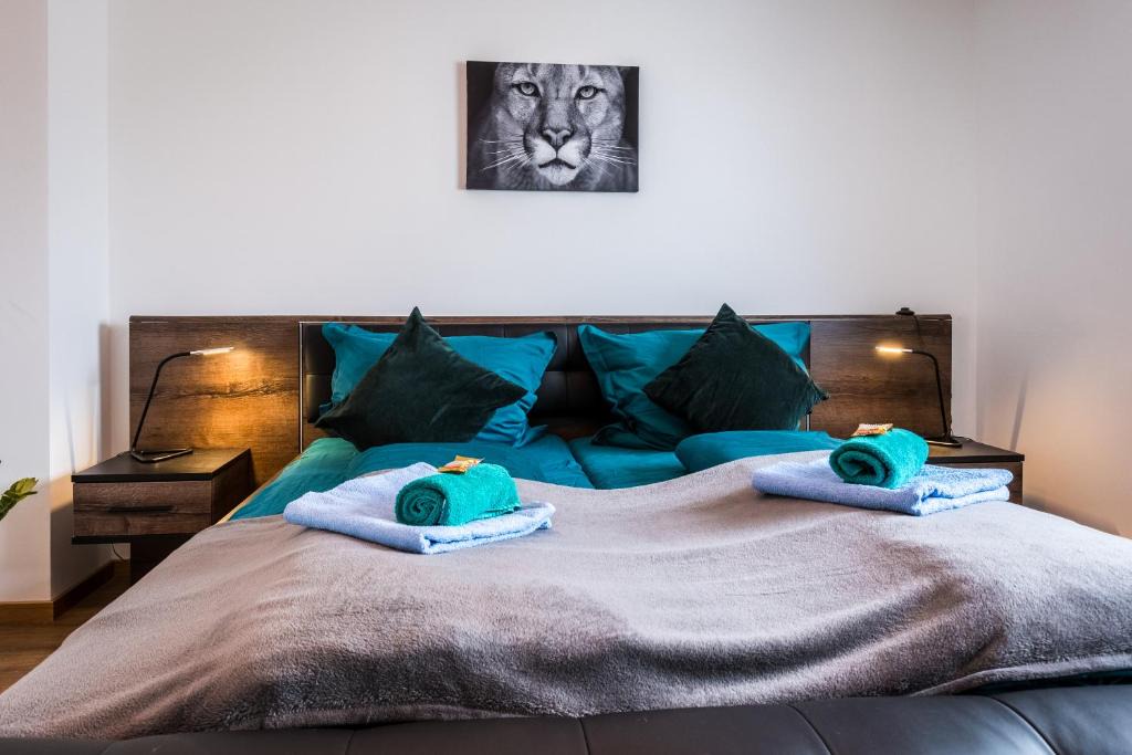 Lechhausen Apartment | BRIGHT - Stylish apartment - Kitchen - Parking - Netflix
