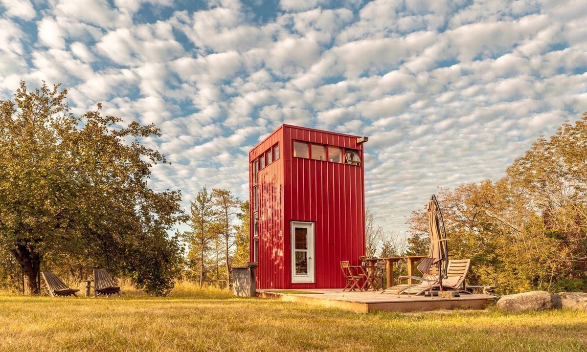 Cramahe Cabin | Bright Tiny House for an Unforgettable Glamping Getaway near Belleville, Ontario