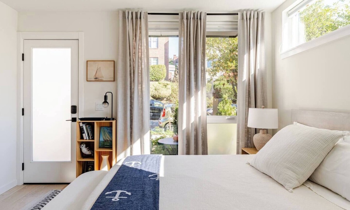 Eastlake Apartment | Bright, warm, and modern guest suite in Seattle’s Eastlake neighborhood.
