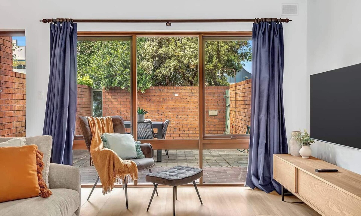 Brighton House | Brightly Beachside Where Jetty Rd meets the Ocean