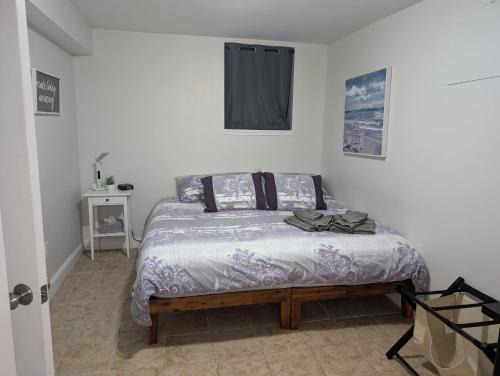 St. Elizabeth's Apartment | Brighton Apartment Sleeps 3 - Steps to Bus Line