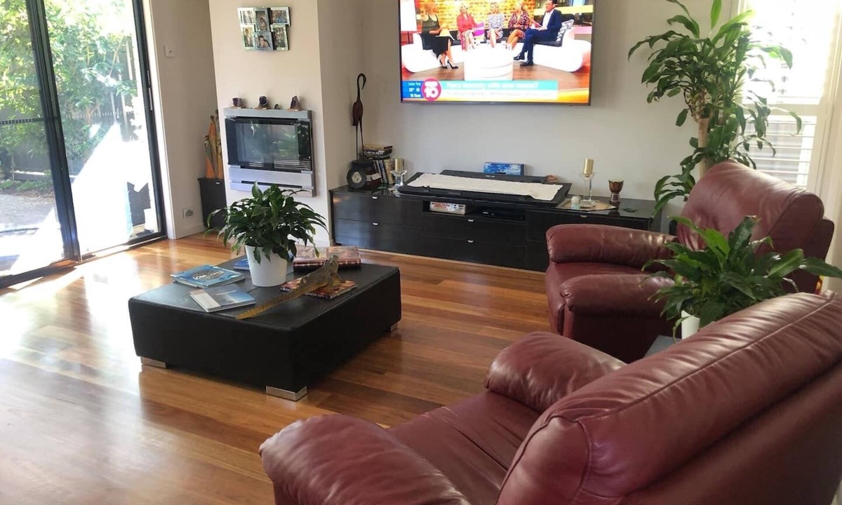 Brighton House | Brighton Beach, Cafe's,Aquatics,Free Parking, Public Transport, 2 Bed Home
