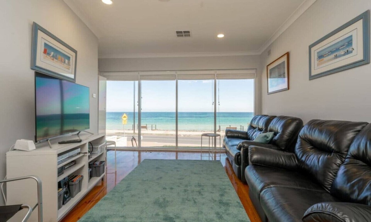Brighton Apartment | Brighton Beachfront Sanctuary - Retro Coastal Charm