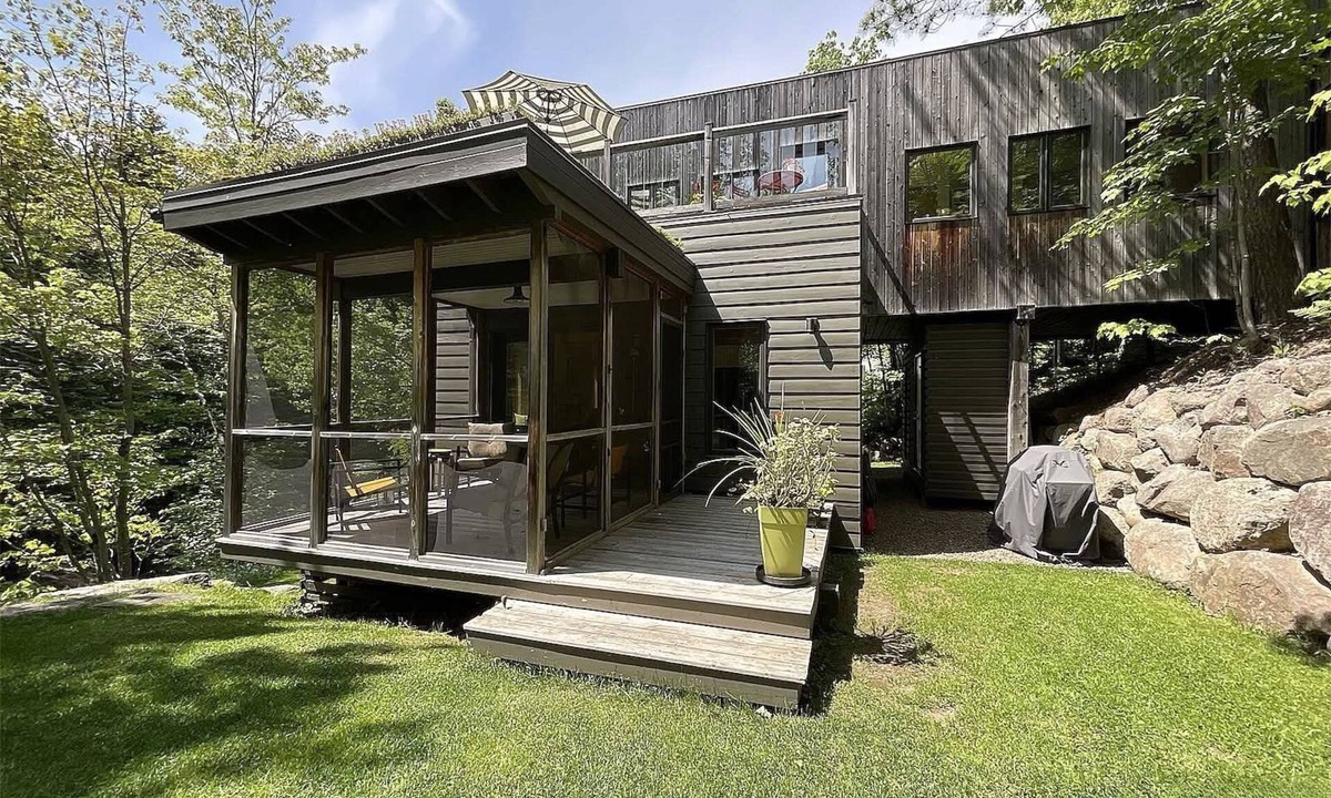 Saint-Brigitte-de-Laval House | Brigitte la Merveilleuse