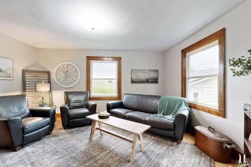 Darlington House | Bring Your Pup! Historic Family Home in Darlington