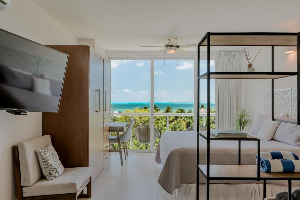 Puerto Juarez Apartment | BRISA Beachfront apartment studio by Casa Paraiso