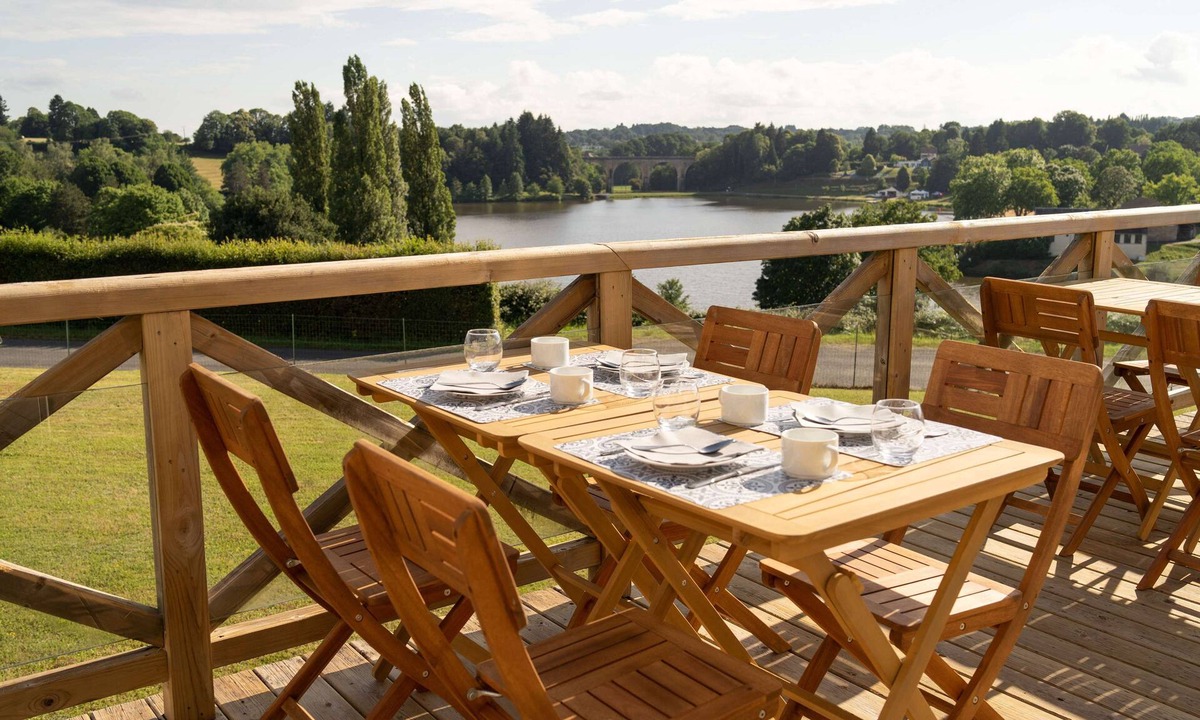 Saint-Yrieix-la-Perche Hotel | Brit Hotel Confort La Tour Blanche