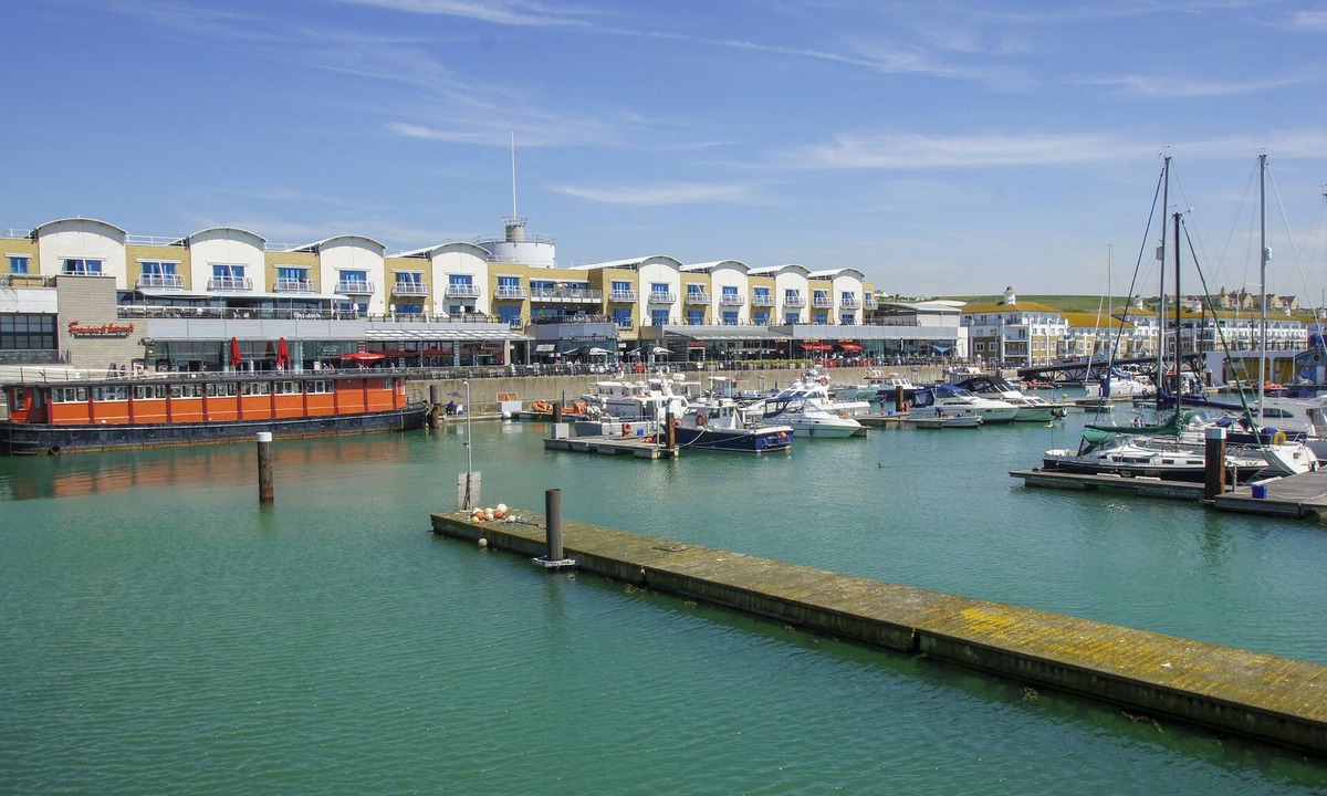 Seafront Cottage | Britannia Harbour View Parking by Brighton Holiday Lets